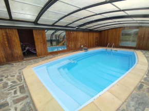 Authentique Piscine Couverte Chauffée Vue Nature